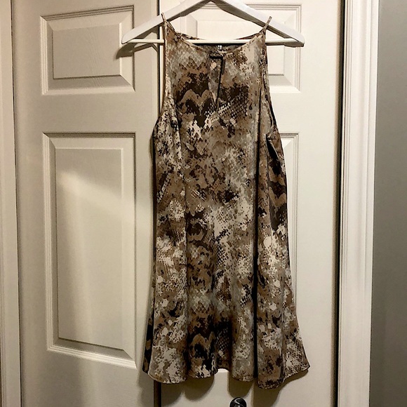 Flowy snakeskin patterned dress - Picture 2 of 6